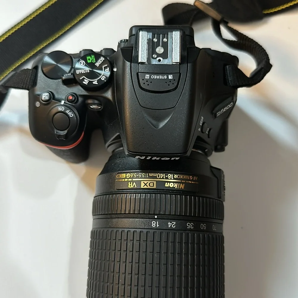 Nikon D5600 with AF-S Nikkor 18-140mm 1:3.5-5.6G ED